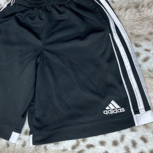 Adidas Boys Shorts Size M - Picture 4 of 7